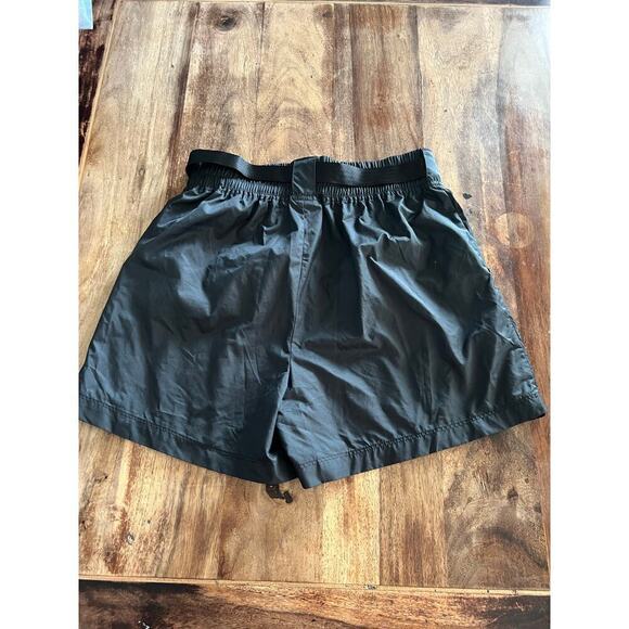 Nike Women's Glossy Black Loose Fit Woven Belted Shorts Size Medium - Picture 7 of 7